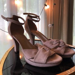 Naturalizer Taupe ankle strap sandal